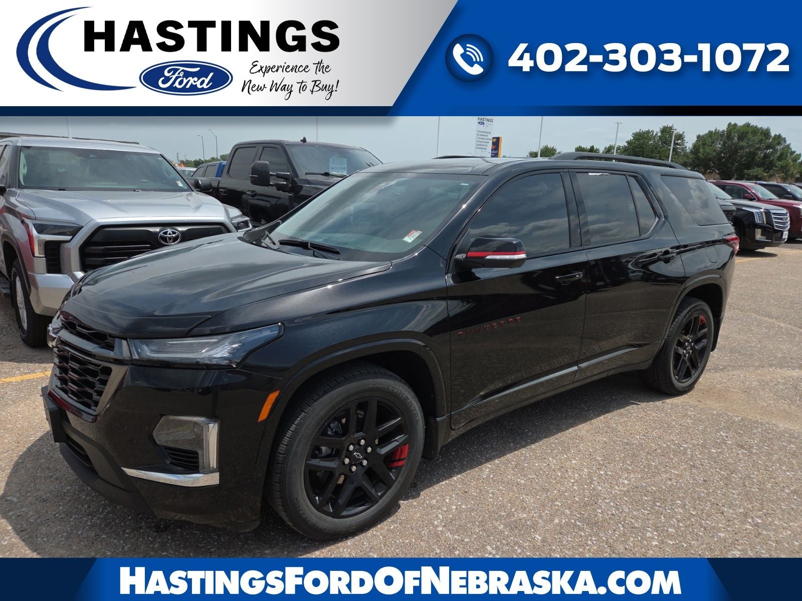 2023 Chevrolet Traverse Premier Redline 1LZ in Mosaic Black Metallic — front three-quarter view